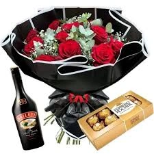 Ramo de 12 rosas importadas rocher x8 y baileys 